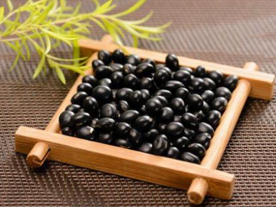 生活中養(yǎng)成吃黑豆的習(xí)慣能讓白發(fā)變黑發(fā)嗎