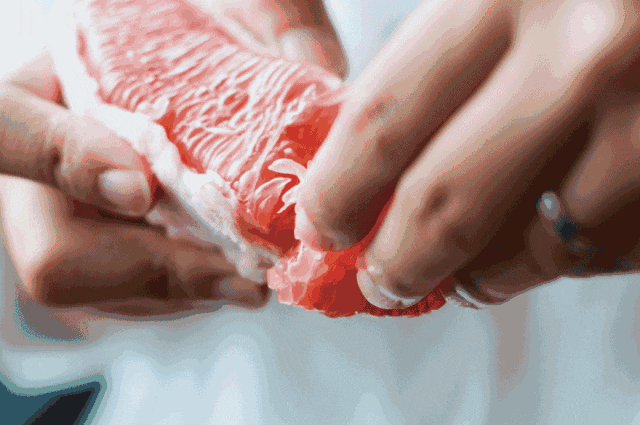 愛吃柚子的快看!柚子+它=服毒-易網健康<a href=http://www.jsjjzhkt.cn/jkys/ target=_blank class=infotextkey>養生</a>網 愛吃柚子的快看!柚子+它=服毒