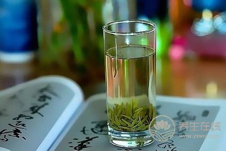 常喝綠茶有什么好處?喝綠茶的功效是什么?-易網(wǎng)健康<a href=http://www.jsjjzhkt.cn/jkys/ target=_blank class=infotextkey>養(yǎng)生</a>網(wǎng) 常喝綠茶有什么好處?喝綠茶的功效是什么?
