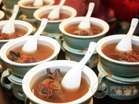 鴿子湯怎么燉最營養 鴿子湯的做法-易網健康養生網 鴿子湯怎么燉最營養 鴿子湯的做法