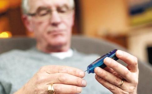 空腹檢查血糖時(shí)需要多多注意這四點(diǎn)-易網(wǎng)健康<a href=http://www.jsjjzhkt.cn/jkys/ target=_blank class=infotextkey>養(yǎng)生</a>網(wǎng) 空腹檢查血糖時(shí)需要多多注意這四點(diǎn)