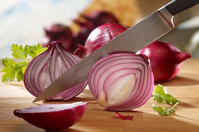 洋蔥營養價值雖然很高但這三類人不要吃-易網健康<a href=http://www.jsjjzhkt.cn/jkys/ target=_blank class=infotextkey>養生</a>網 洋蔥營養價值雖然很高但這三類人不要吃