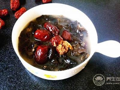 黑木耳紅棗湯 養顏又祛斑