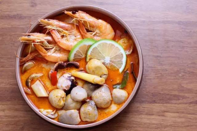 想做泰式冬陰功湯需要準備哪些蔬菜-易網健康<a href=http://www.jsjjzhkt.cn/jkys/ target=_blank class=infotextkey>養(yǎng)生</a>網 想做泰式冬陰功湯需要準備哪些蔬菜