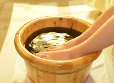 正確的泡腳方法我們應(yīng)該如何泡腳