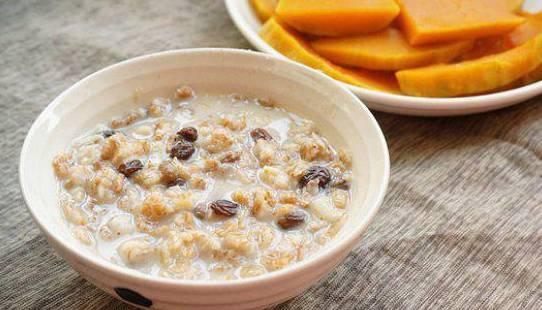 每天堅持吃雜糧粥是否有利于身體健康-易網<a href=http://www.jsjjzhkt.cn/ target=_blank class=infotextkey>健康養生</a>網 每天堅持吃雜糧粥是否有利于身體健康