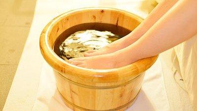 泡腳對(duì)于身體的好處以及需要注意的事項(xiàng)