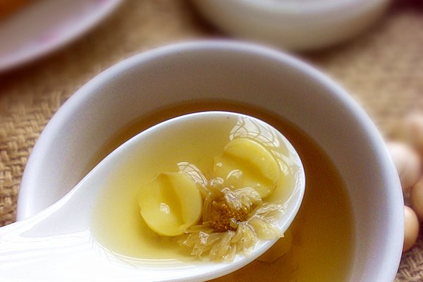 冰糖燉蓮子的做法以及冰糖燉蓮子的功效-易網健康<a href=http://www.jsjjzhkt.cn/jkys/ target=_blank class=infotextkey>養生</a>網 冰糖燉蓮子的做法以及冰糖燉蓮子的功效