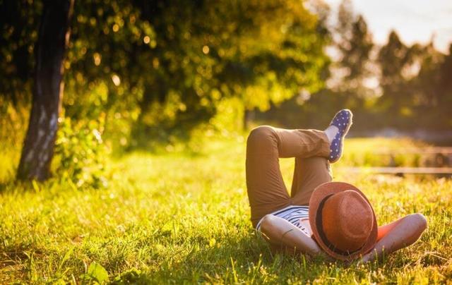 太陽能給機體補充維生素但這個時間不要曬太陽-易網(wǎng)健康<a href=http://www.jsjjzhkt.cn/jkys/ target=_blank class=infotextkey>養(yǎng)生</a>網(wǎng) 太陽能給機體補充維生素但這個時間不要曬太陽