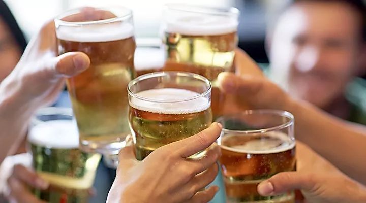 喝酒之后為了健康你要少做這三件事-易網健康<a href=http://www.jsjjzhkt.cn/jkys/ target=_blank class=infotextkey>養生</a>網 喝酒之后為了健康你要少做這三件事