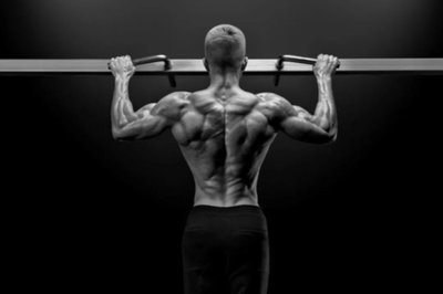 單手引體向上好處以及練習的方法-易網健康<a href=http://www.jsjjzhkt.cn/jkys/ target=_blank class=infotextkey>養生</a>網 單手引體向上好處以及練習的方法