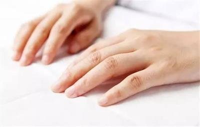 女生經常手涼腳涼應該如何改善體質-易網健康<a href=http://www.jsjjzhkt.cn/jkys/ target=_blank class=infotextkey>養生</a>網 女生經常手涼腳涼應該如何改善體質