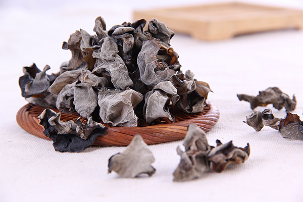 詳解木耳的藥用功效-易網健康養生網 詳解木耳的藥用功效