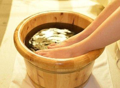 想要通過(guò)泡腳去除濕氣應(yīng)該用什么藥材