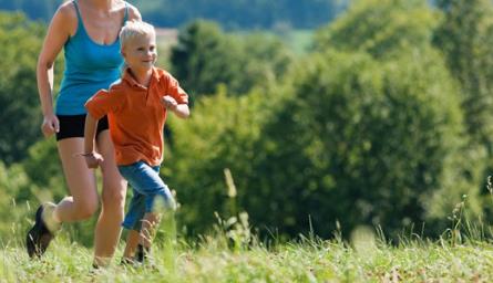 分享幾種適合秋天做的戶外運(yùn)動-易網(wǎng)健康<a href=http://www.jsjjzhkt.cn/jkys/ target=_blank class=infotextkey>養(yǎng)生</a>網(wǎng) 分享幾種適合秋天做的戶外運(yùn)動