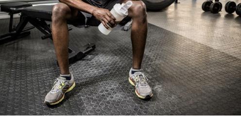 在家使用啞鈴鍛煉有哪些動作可以做-易網健康<a href=http://www.jsjjzhkt.cn/jkys/ target=_blank class=infotextkey>養生</a>網 在家使用啞鈴鍛煉有哪些動作可以做