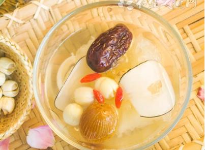 春夏時節什么時間泡腳比較好-易網健康<a href=http://www.jsjjzhkt.cn/jkys/ target=_blank class=infotextkey>養生</a>網 春夏時節什么時間泡腳比較好