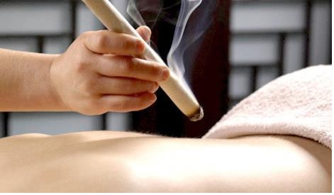 疼痛使用艾灸治療有沒有必要-易網(wǎng)健康<a href=http://www.jsjjzhkt.cn/jkys/ target=_blank class=infotextkey>養(yǎng)生</a>網(wǎng) 疼痛使用艾灸治療有沒有必要