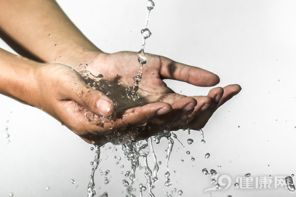 巴黎自來水檢出新冠病毒 還能放心喝水嗎?-易網健康養生網 巴黎自來水檢出新冠病毒 還能放心喝水嗎?