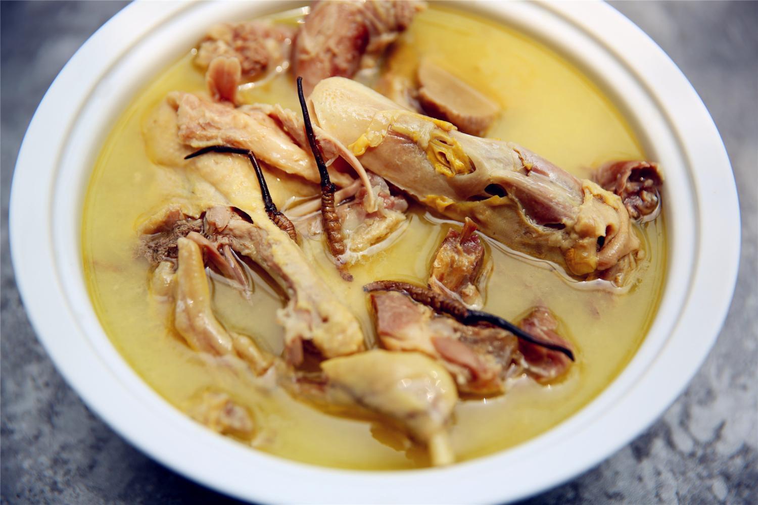 蟲草燉鴨的功效及其制作方法