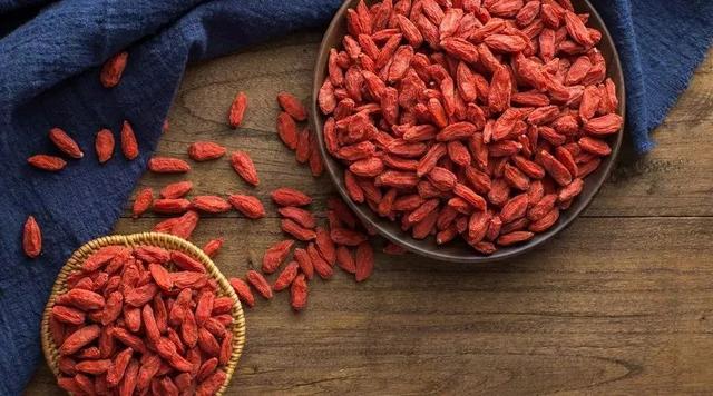 兩首養生打油詩，背熟，能頂一個半老醫生！（個人收藏，看看吧）