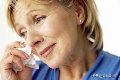 女士四十五歲后是人體“易老期”,夏天要繞開這一件事兒,再喜愛也要憋住