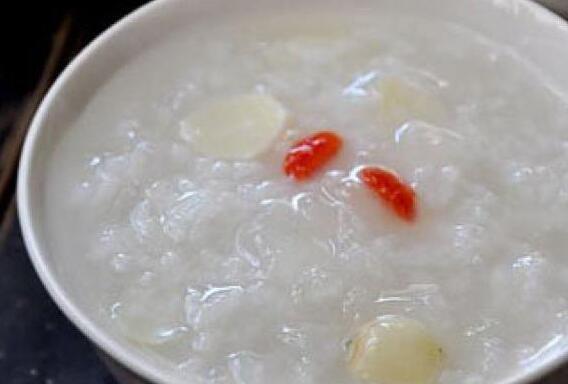 白木耳粥怎么做 生活中銀耳粥的熬料方式