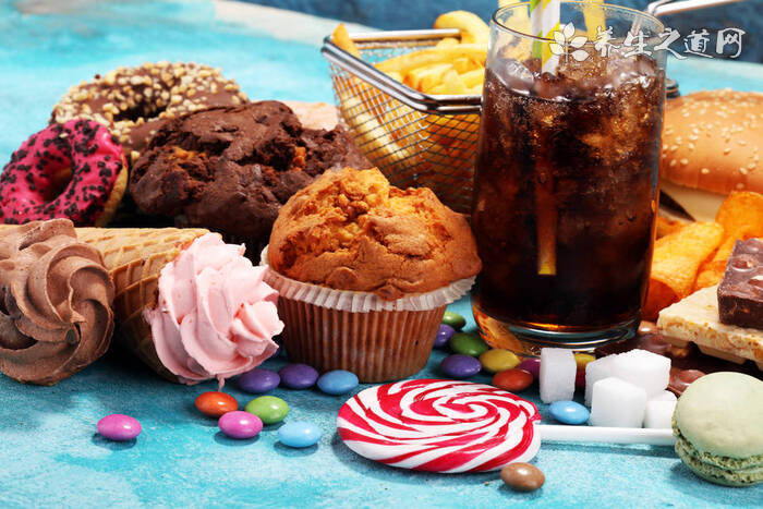 如何阻止自己暴飲暴食-易網健康<a href=http://www.jsjjzhkt.cn/jkys/ target=_blank class=infotextkey>養生</a>網 如何阻止自己暴飲暴食