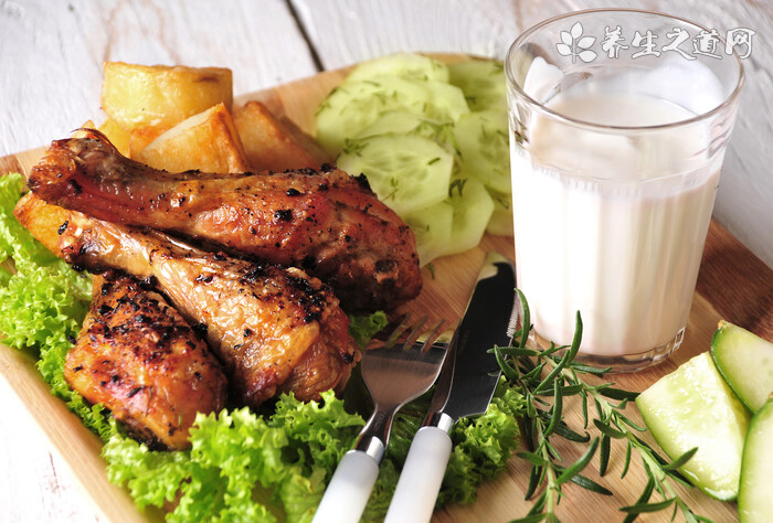 哪些人不適合喝牛奶-易網<a href=http://www.jsjjzhkt.cn/ target=_blank class=infotextkey>健康養生</a>網 哪些人不適合喝牛奶