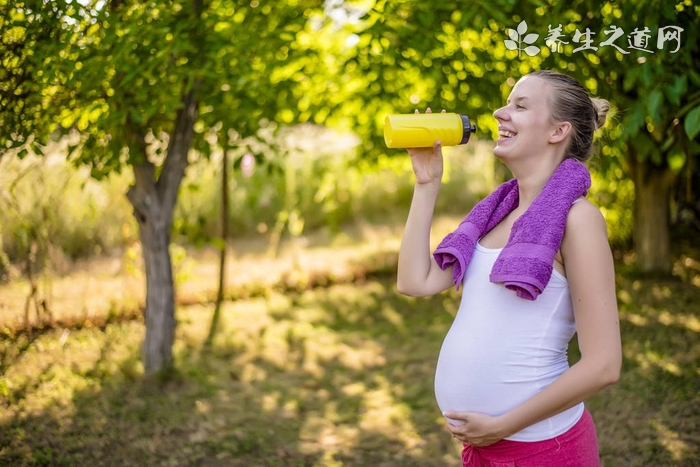 上班族夏季犯困怎么辦-易網健康<a href=http://www.jsjjzhkt.cn/jkys/ target=_blank class=infotextkey>養生</a>網 上班族夏季犯困怎么辦