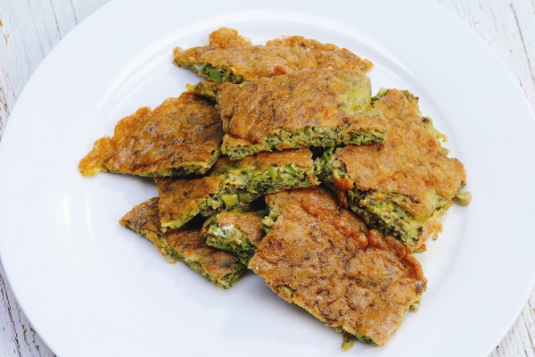 香椿炒雞蛋要不要焯水 香椿的日常吃法-易網<a href=http://www.jsjjzhkt.cn/ target=_blank class=infotextkey>健康養生</a>網 香椿炒雞蛋要不要焯水 香椿的日常吃法