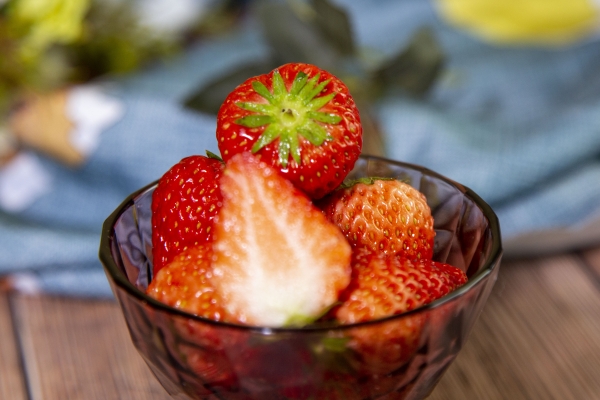 草莓和車厘子可以一起吃嗎 草莓和車厘子的功效作用-易網健康<a href=http://www.jsjjzhkt.cn/jkys/ target=_blank class=infotextkey>養生</a>網 草莓和車厘子可以一起吃嗎 草莓和車厘子的功效作用