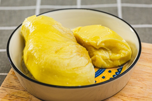 吃完榴蓮能吃小龍蝦嗎 榴蓮的作用和功效-易網(wǎng)<a href=http://www.jsjjzhkt.cn/ target=_blank class=infotextkey>健康養(yǎng)生</a>網(wǎng) 吃完榴蓮能吃小龍蝦嗎 榴蓮的作用和功效