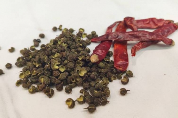 枇杷果里的核可以吃嗎 什么食物不能和枇杷一起吃-易網健康養生網 枇杷果里的核可以吃嗎 什么食物不能和枇杷一起吃