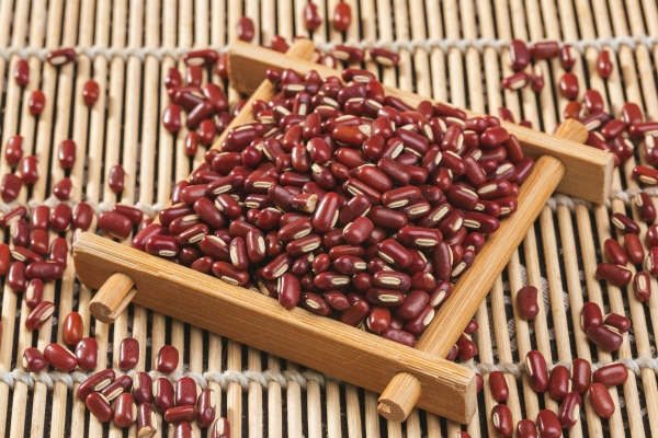 三伏天怎么排濕氣寒氣 排濕氣可以吃什么食物-易網健康養生網 三伏天怎么排濕氣寒氣 排濕氣可以吃什么食物