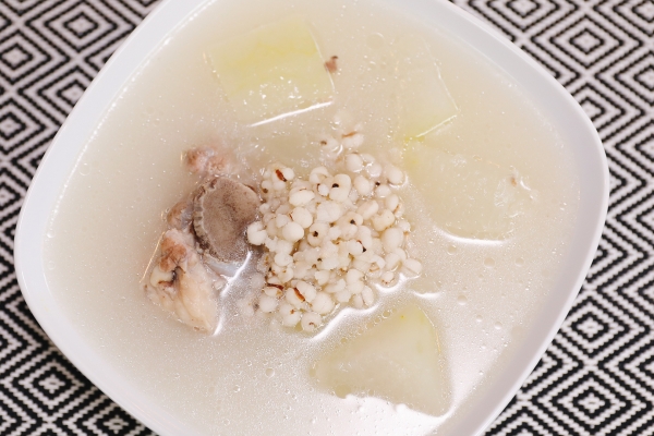 祛濕湯用什么材料煲湯好 祛濕湯的做法-易網健康養生網 祛濕湯用什么材料煲湯好 祛濕湯的做法