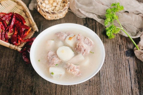 山藥排骨湯放什么藥材祛濕 效祛濕效果好的藥材-易網健康<a href=http://www.jsjjzhkt.cn/jkys/ target=_blank class=infotextkey>養生</a>網 山藥排骨湯放什么藥材祛濕 效祛濕效果好的藥材