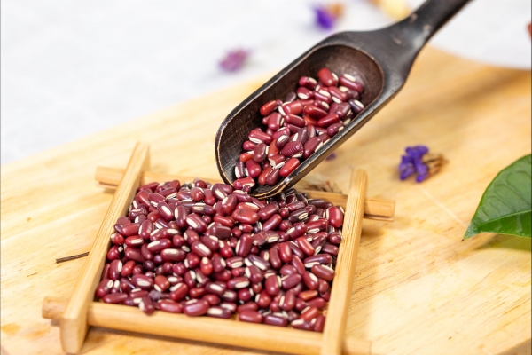 山藥排骨湯放什么藥材祛濕 效祛濕效果好的藥材-易網<a href=http://www.jsjjzhkt.cn/ target=_blank class=infotextkey>健康養生</a>網 山藥排骨湯放什么藥材祛濕 效祛濕效果好的藥材