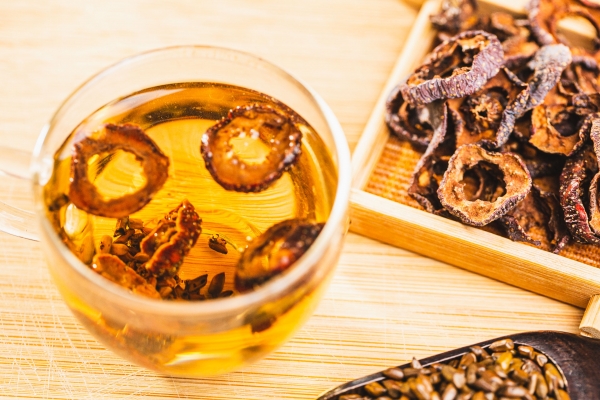 山楂和什么泡水喝減肥 山楂加什么降血脂最快-易網健康<a href=http://www.jsjjzhkt.cn/jkys/ target=_blank class=infotextkey>養生</a>網 山楂和什么泡水喝減肥 山楂加什么降血脂最快