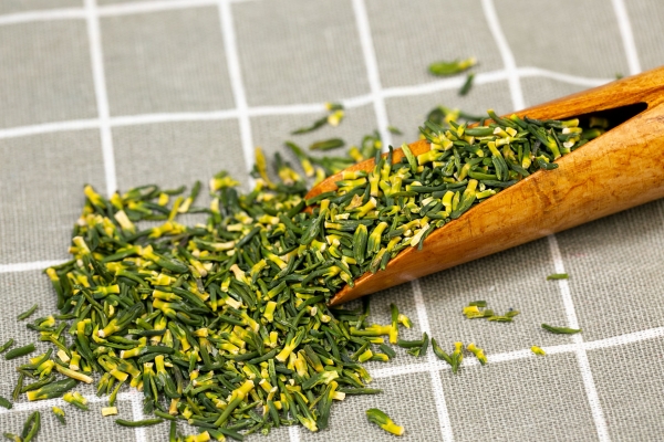 蓮子心和菊花能一起泡水喝嗎 菊花麥冬蓮子心泡水喝的功效-易網<a href=http://www.jsjjzhkt.cn/ target=_blank class=infotextkey>健康養生</a>網 蓮子心和菊花能一起泡水喝嗎 菊花麥冬蓮子心泡水喝的功效