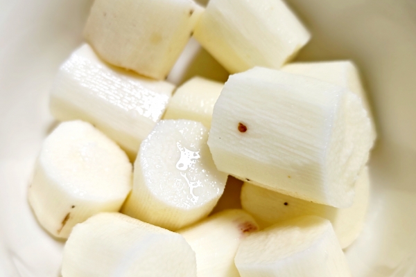 木薯怎么煮才沒有毒 白木薯可以直接煮熟吃嗎-易網<a href=http://www.jsjjzhkt.cn/ target=_blank class=infotextkey>健康養生</a>網 木薯怎么煮才沒有毒 白木薯可以直接煮熟吃嗎