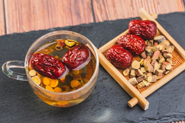 濕氣重的人能吃紅棗嗎 濕氣重是什么原因造成的