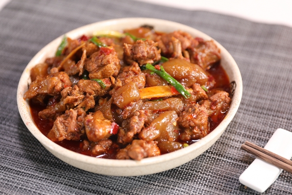 魔芋是怎么制作出來的 魔芋的原料是啥-易網健康<a href=http://www.jsjjzhkt.cn/jkys/ target=_blank class=infotextkey>養生</a>網 魔芋是怎么制作出來的 魔芋的原料是啥