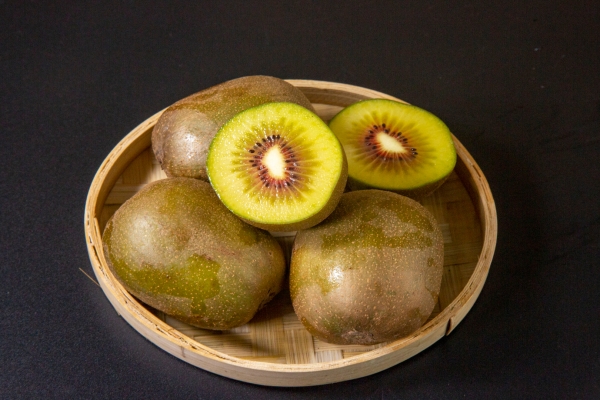 紅心獼猴桃是熱性還是涼性 紅心獼猴桃吃多了會上火嗎-易網<a href=http://www.jsjjzhkt.cn/ target=_blank class=infotextkey>健康養生</a>網 紅心獼猴桃是熱性還是涼性 紅心獼猴桃吃多了會上火嗎