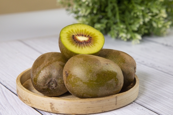 獼猴桃哪四種人不能吃 哪些食物不能和獼猴桃一起吃