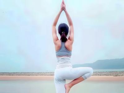 瑜伽坐立前屈的好處 什么是坐立體前屈運動