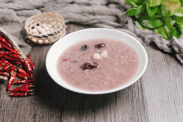 補血八寶粥有哪些材料-易網<a href=http://www.jsjjzhkt.cn/ target=_blank class=infotextkey>健康養生</a>網 補血八寶粥有哪些材料