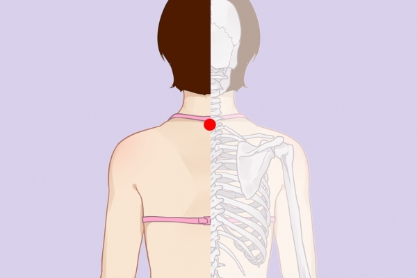 按摩大椎穴的好處 大椎穴怎么推拿按摩效果好-易網<a href=http://www.jsjjzhkt.cn/ target=_blank class=infotextkey>健康養生</a>網 按摩大椎穴的好處 大椎穴怎么推拿按摩效果好