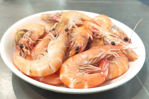 蝦的功效與作用、禁忌和食用方法-易網<a href=http://www.jsjjzhkt.cn/ target=_blank class=infotextkey>健康養生</a>網 蝦的功效與作用、禁忌和食用方法