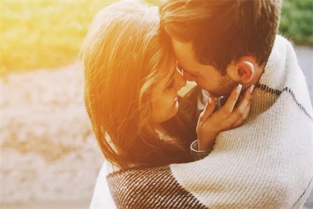 三種錯(cuò)誤避孕措施別再輕易嘗試，如何避孕還要看這幾點(diǎn)常識(shí)